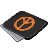Scribble Stenciled Peace Symbol - Orange on Blk Laptopschutzhülle (Vorne Knopf)
