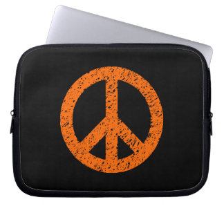 Scribble Stenciled Peace Symbol - Orange on Blk Laptopschutzhülle