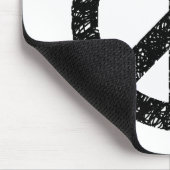 Scribble Stenciled Peace Symbol - Schwarz auf Weiß Mousepad (Ecke)