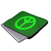 Scribble Stenciled Peace Symbol - Shades of Green Laptopschutzhülle (Vorne Knopf)