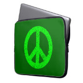 Scribble Stenciled Peace Symbol - Shades of Green Laptopschutzhülle (Vorderseite Links)