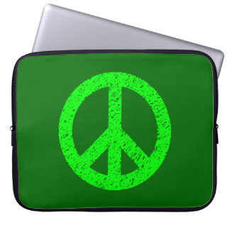 Scribble Stenciled Peace Symbol - Shades of Green Laptopschutzhülle