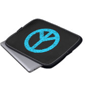 Scribble Stenciled Peace Symbol - Sky Blue on Blk Laptopschutzhülle (Vorne Knopf)