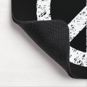 Scribble Stenciled Peace Symbol - White on Black Mousepad (Ecke)