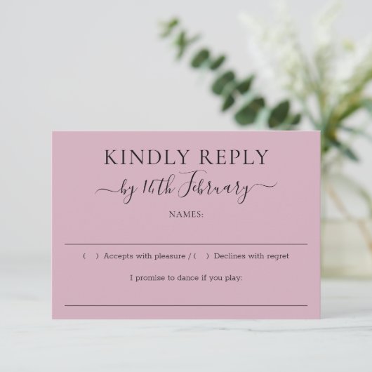 Script Blush Pink Wedding Kindly Reply RSVP Karte (Stehend Vorderseite)