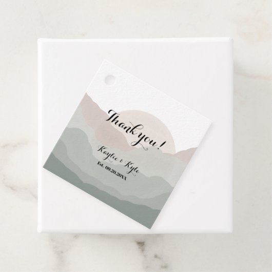 Script Boho Mountain Wedding Anniversary  Geschenkanhänger (Beispiel)