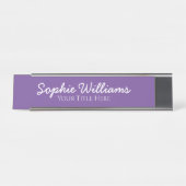 Script Bold White Schriftartes auf Lila Schreibtischnamensplakette (Vorderseite )