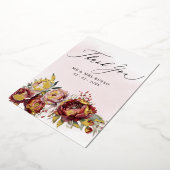 Script Elegant Burgundy Blush Floral Wedding Folieneinladung (Gedreht)
