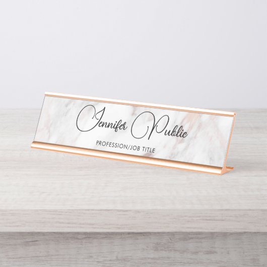 Script Elegante Rose Gold Marble Moderne Typografi Schreibtischnamensplakette (Vorderseite )