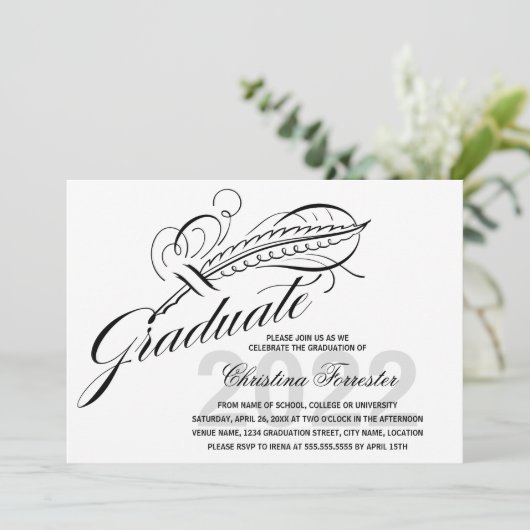 Script Feather Quill Abschluss Einladung (Stehend Vorderseite)
