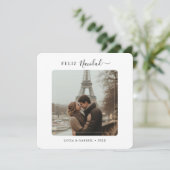 Script Feliz Navidad Couple Foto Weihnachten (Stehend Vorderseite)