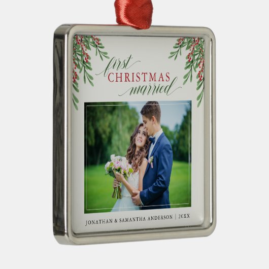 Script First Christmas Married Foto Ornament Aus Metall (Rechts)