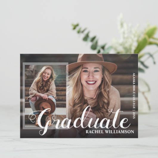 Script Graduate 2 Moderner Abschluss für Fotocolla Ankündigung (Stehend Vorderseite)