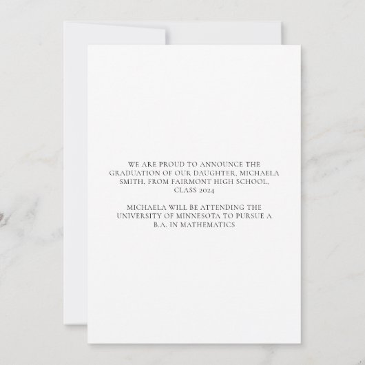 Script Graduate Maroon Graduation Cap Foto Ankündigung (Rückseite)