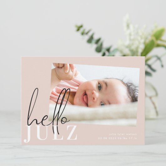 Script Hello Name Black Minimalistisch Foto Baby (Stehend Vorderseite)