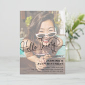 Script Hello Thirty Minimal Foto 30. Geburtstag Einladung (Stehend Vorderseite)