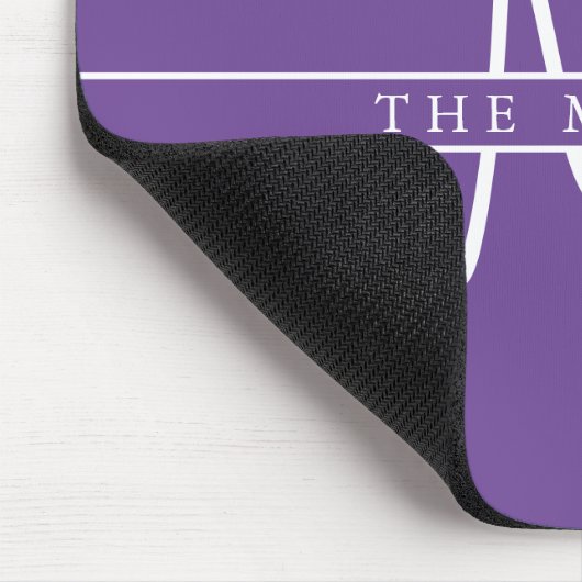 Script Initial Split Monogram, Personalisiert Lila Mousepad (Ecke)