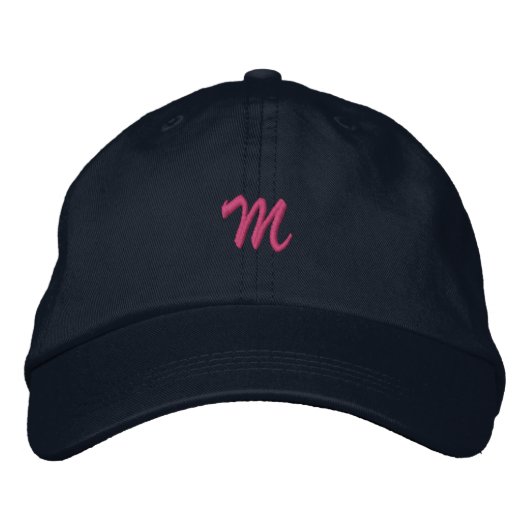 Script-Letter M Bestickte Baseballkappe (Vorderseite)