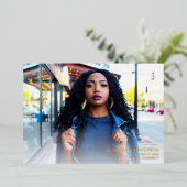 Script Mod Foto Graduation Party - Weiß Folieneinladung (Stehend vorne)