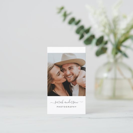 Script Modern Typografy Visitenkarte (Stehend Vorderseite)