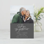 Script Modernes Foto Couple Wedding Save The Date (Stehend Vorderseite)