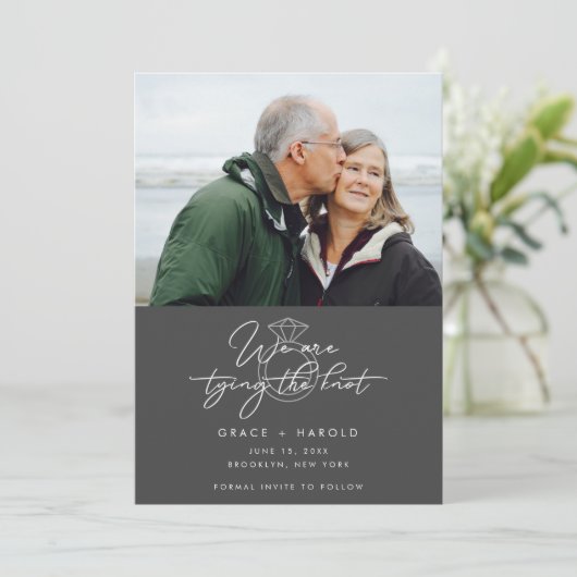 Script Modernes Foto Couple Wedding Save The Date (Stehend Vorderseite)
