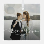 Script Mrs & Mrs Newlyweds Photo Christmas Ornament Aus Glas (Rückseite)