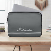 Script Name Minimalist Charcoal Gray Laptopschutzhülle
