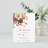 Script Rust Burgundy Floral Wedding Save the Date Ankündigungspostkarte (Stehend Vorderseite)