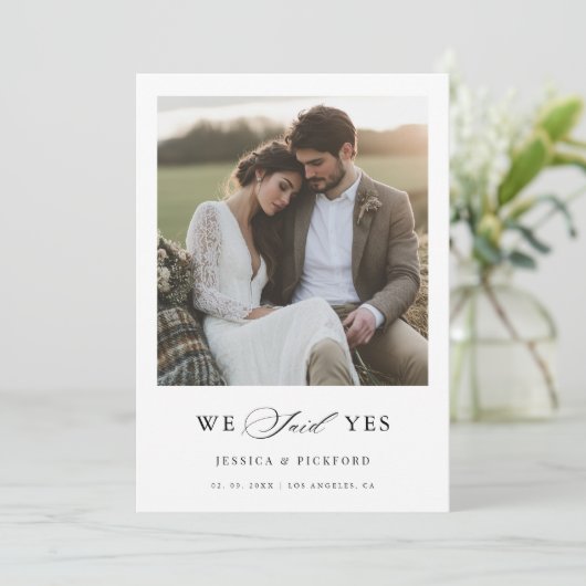 Script Rustic Hay Bale Foto Wir sagten ja Hochzeit Ankündigung (Stehend Vorderseite)