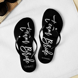 Script Typografie "Team Bride" Badesandalen