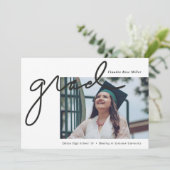 Scripted Grad Abschluss Ankündigung (Stehend Vorderseite)