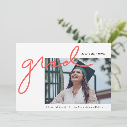 Scripted Grad Abschluss Ankündigung (Stehend Vorderseite)