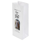 Scripting-Foto Save the Date Geschenktüte Für Weinflaschen (Rückseite Schrägansicht)