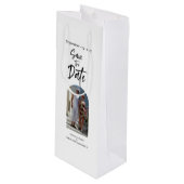 Scripting-Foto Save the Date Geschenktüte Für Weinflaschen (Vorderseite Schrägansicht)