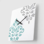 Scroll Damask Art I Aquamarin & grau auf Weiß Quadratische Wanduhr (Winkel)