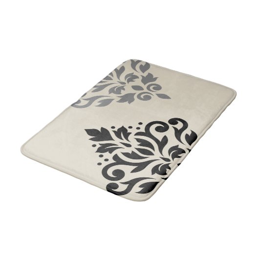 Scroll Damask Art I Black Gray Creme Badematte (Schrägansicht)