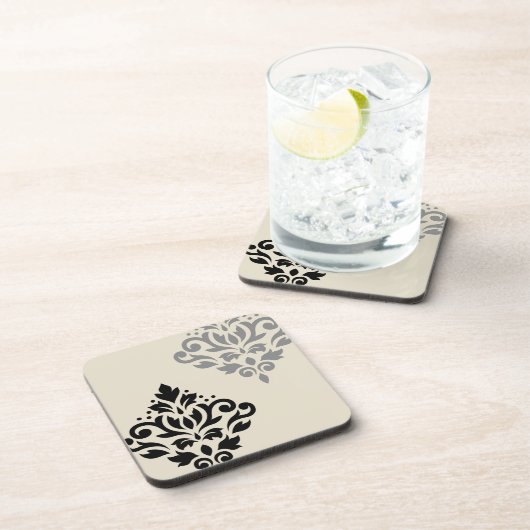 Scroll Damask Art I Black Gray Creme Getränkeuntersetzer (Rechte Seite)