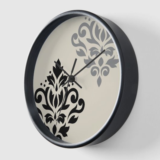 Scroll Damask Art I Black Gray Creme Uhr (Winkel)