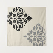 Scroll Damask Art I Black Gray Creme Wandteppich (Vorderseite (Horizontal))