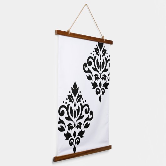 Scroll Damask Art I Black on White Wandteppich Mit Holzrahmen (Gewinkelt)