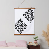 Scroll Damask Art I Black on White Wandteppich Mit Holzrahmen (Schlafzimmer)