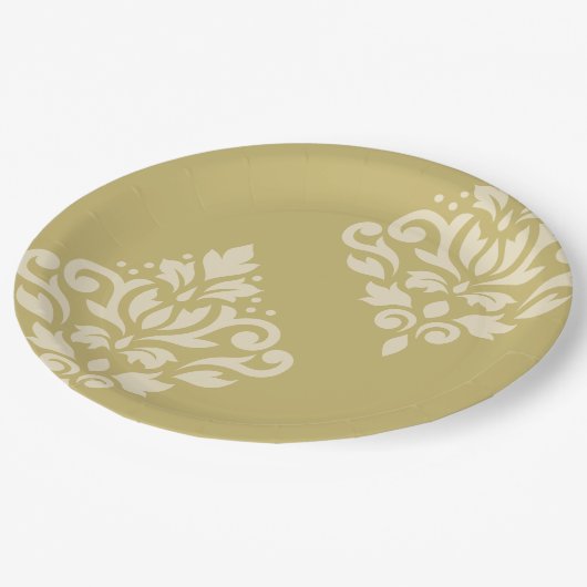 Scroll Damask Art I Creme on Gold Pappteller (Schrägansicht)