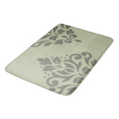 Scroll Damask Art I Deck on Lt Green Badematte (Schrägansicht)