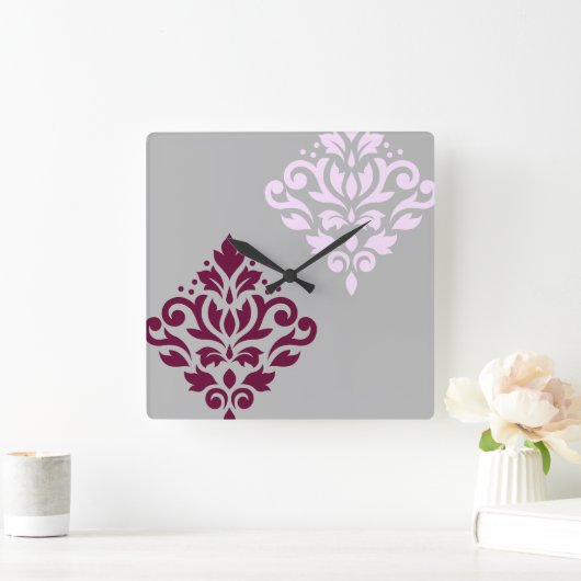 Scroll Damask Art I Plum Pink Grau Quadratische Wanduhr (Zuhause)