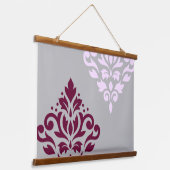 Scroll Damask Art I Plum Pink Grau Wandteppich Mit Holzrahmen (Gewinkelt)