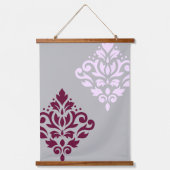 Scroll Damask Art I Plum Pink Grau Wandteppich Mit Holzrahmen (Vorderseite)