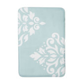 Scroll Damask Art I White on Duck Egal Blue Badematte (Vorderseite Vertikal)