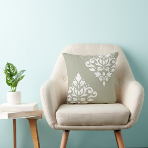 Scroll Damask Art I White on Green Kissen