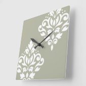 Scroll Damask Art I White on Green Quadratische Wanduhr (Winkel)